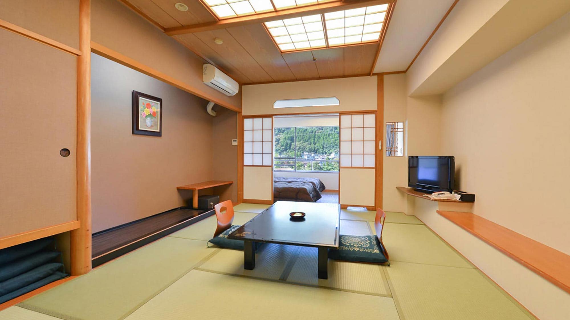 Superior Japanese-Western Twin Room with Indoor Bath (Gekkokan River Side)