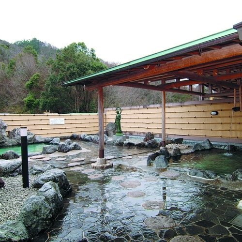 Open-air bath