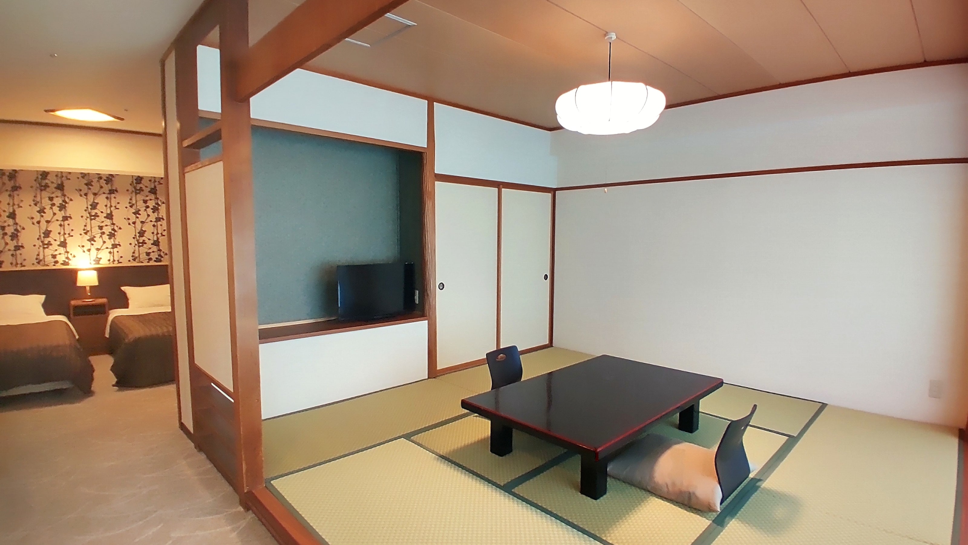 An example of a Japanese-Western style room in the main building