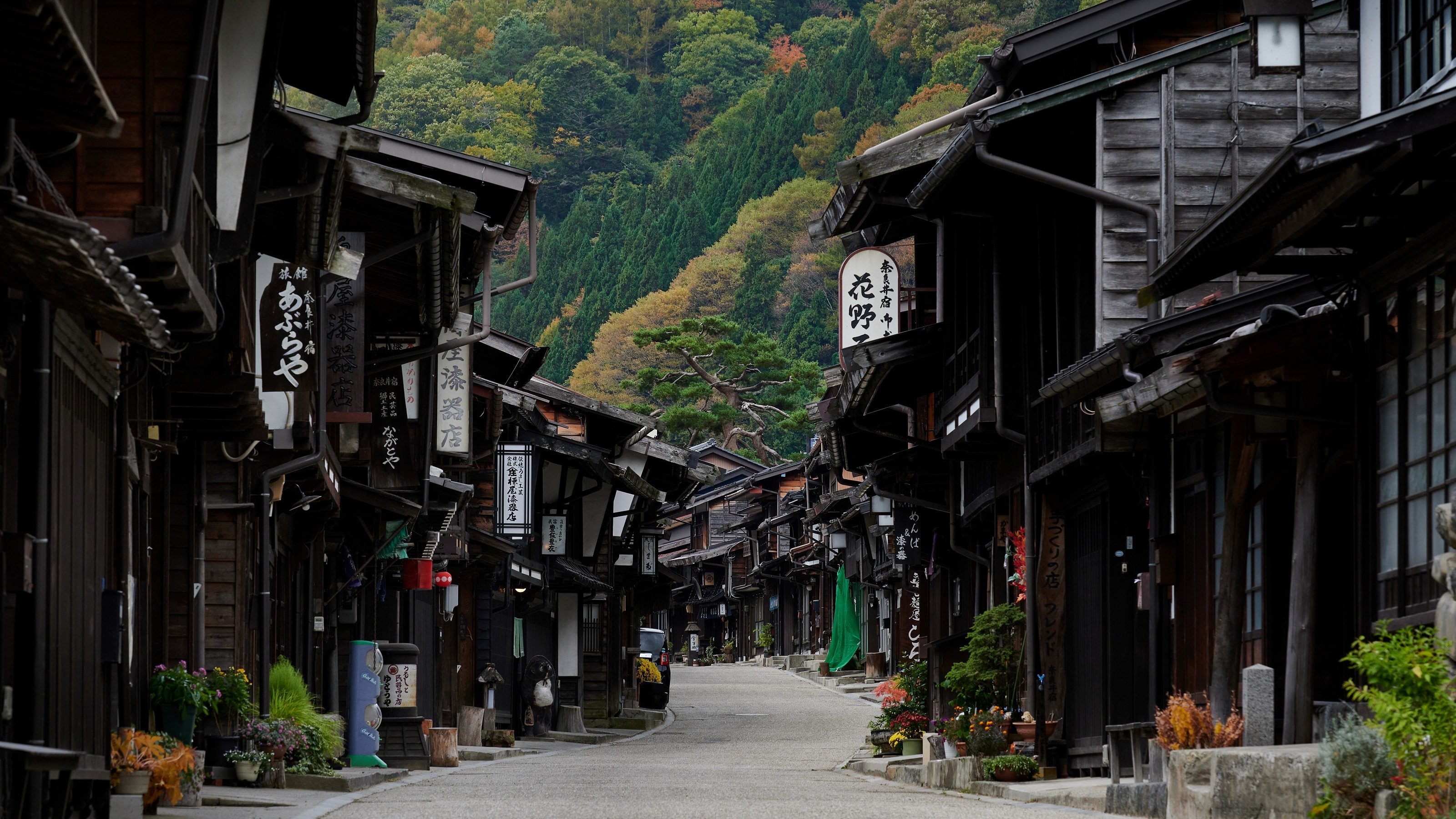 사백년의 역사를 가지고, 일본 최장의 스쿠바초로서 지금도 그 당시의 모습을 짙게 남기는 나라이 숙소.