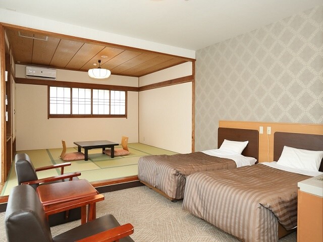 Japanese and Western room 12 tatami mats + TW