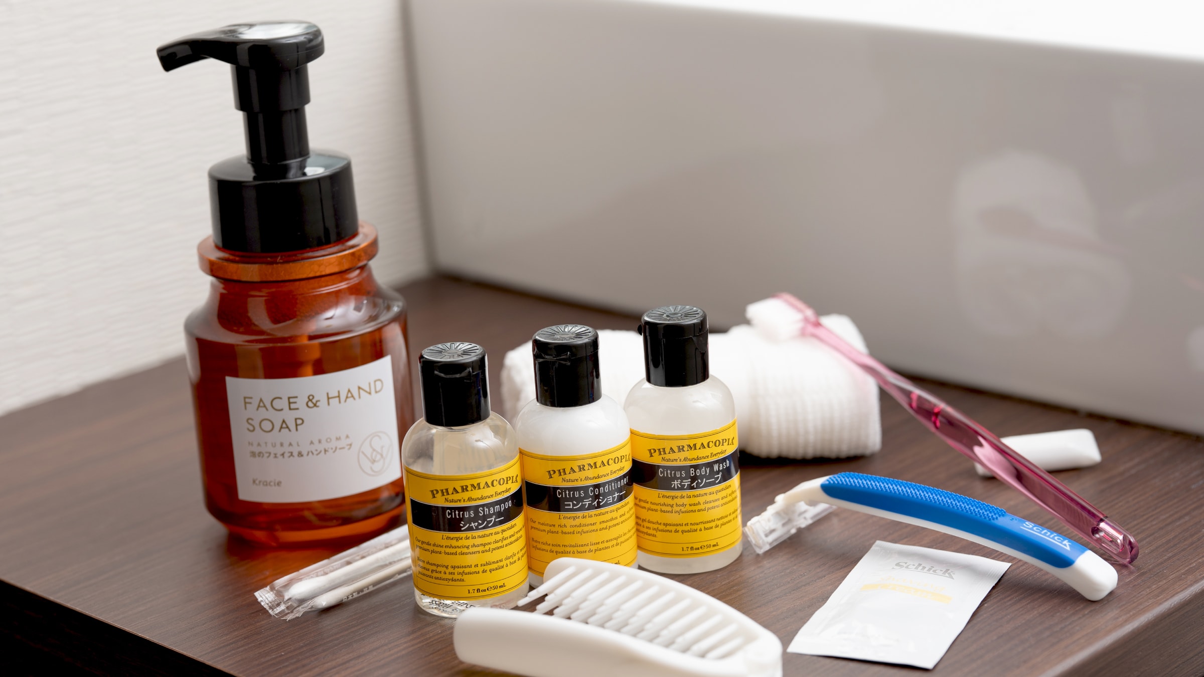 [Guest room] A full range of amenities are available in the room.