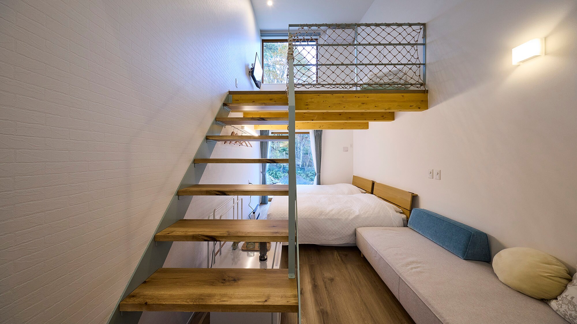 ・[Room B] This maisonette-type room is a fun space that will stir up your excitement.