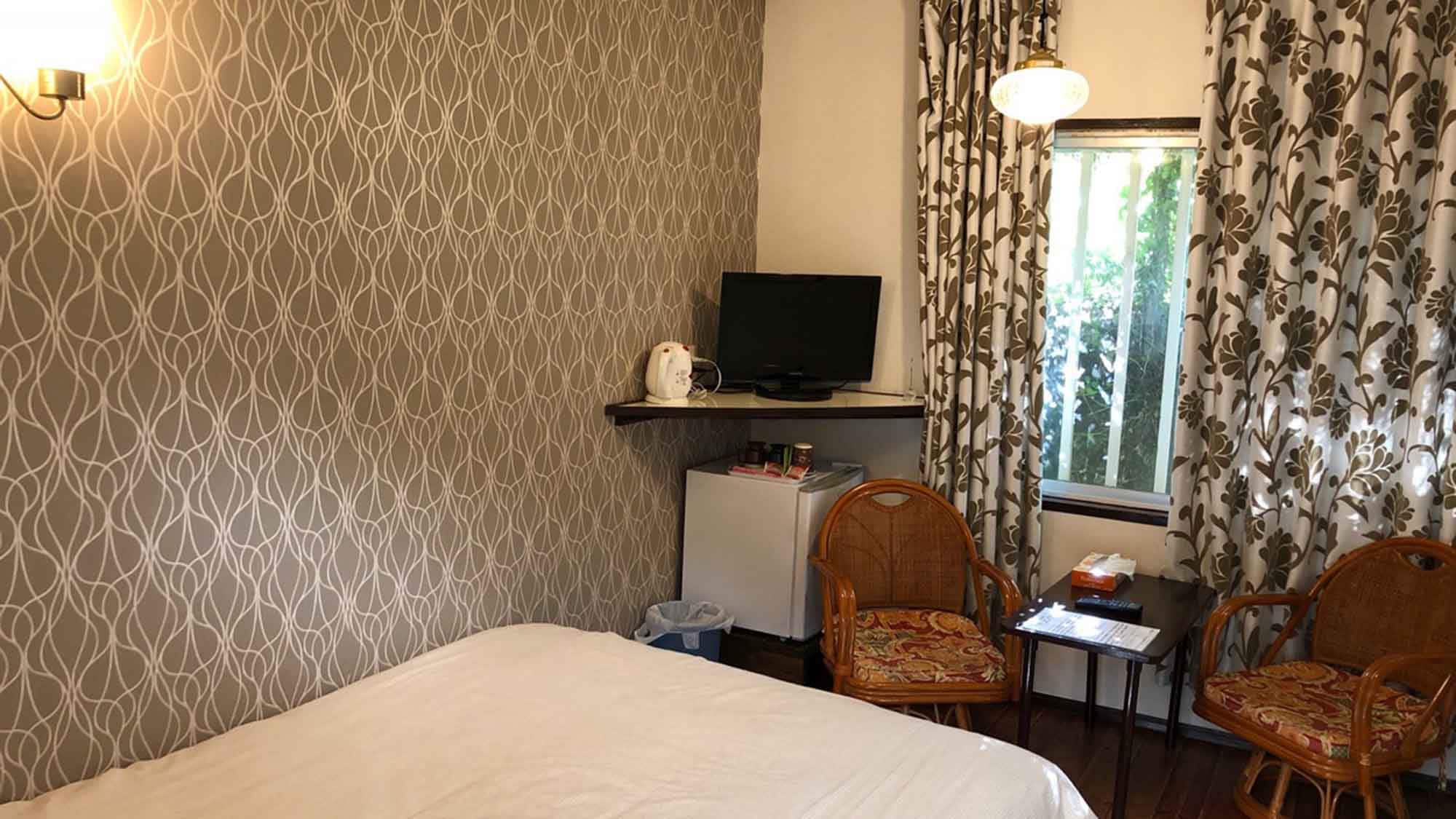 ・ [Economy Room] This is a small room, but a double bed is available.