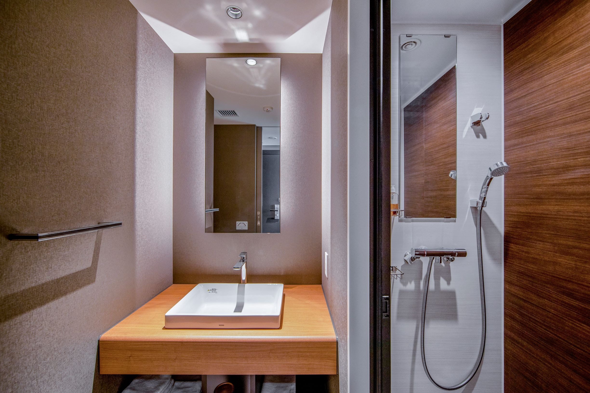 Deluxe Twin Bath Shower Room