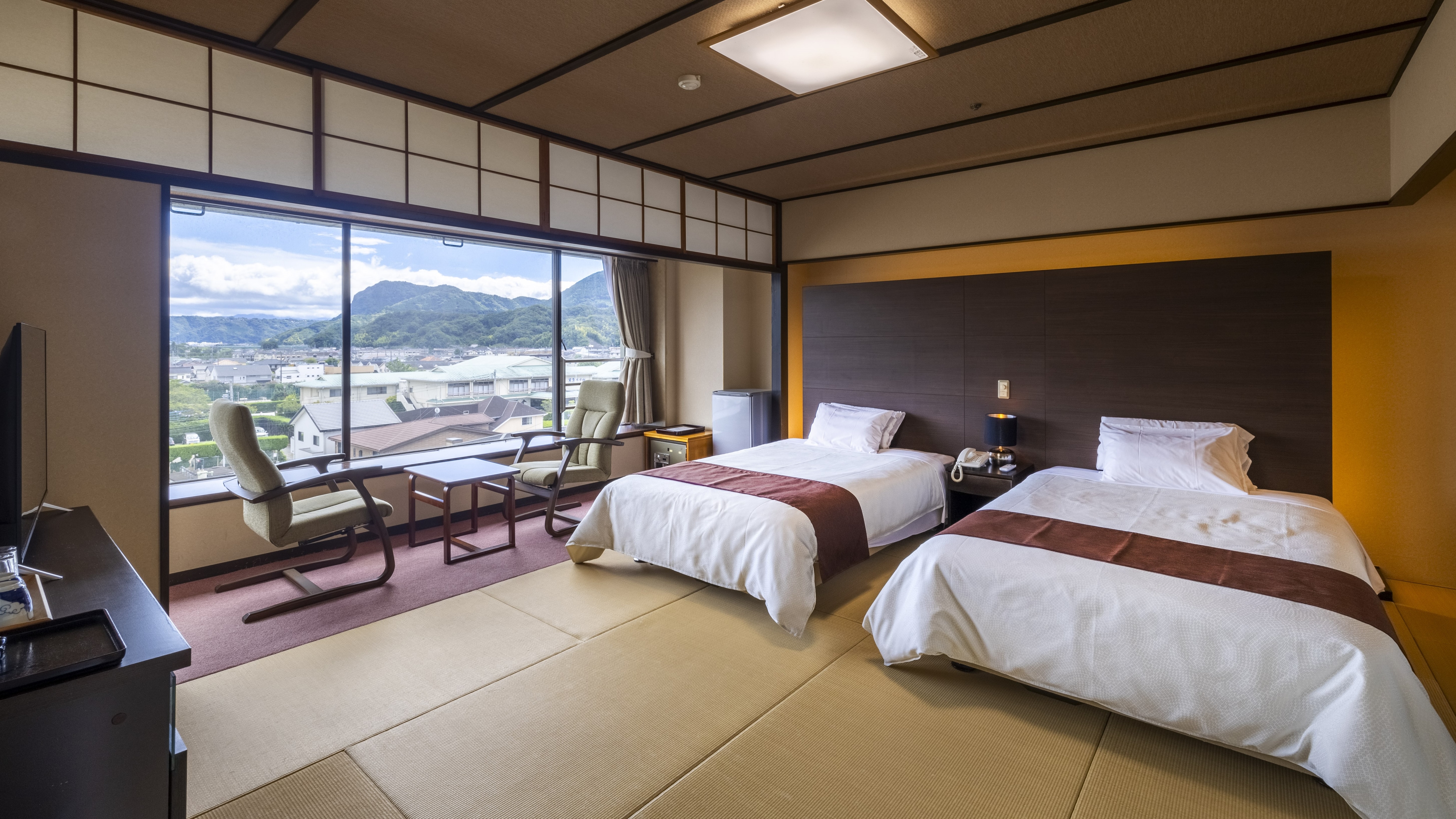 [Japanese-style Twin Room] A 10-tatami Japanese-style room with two semi-double beds. *There are only two rooms, but they are very popular.