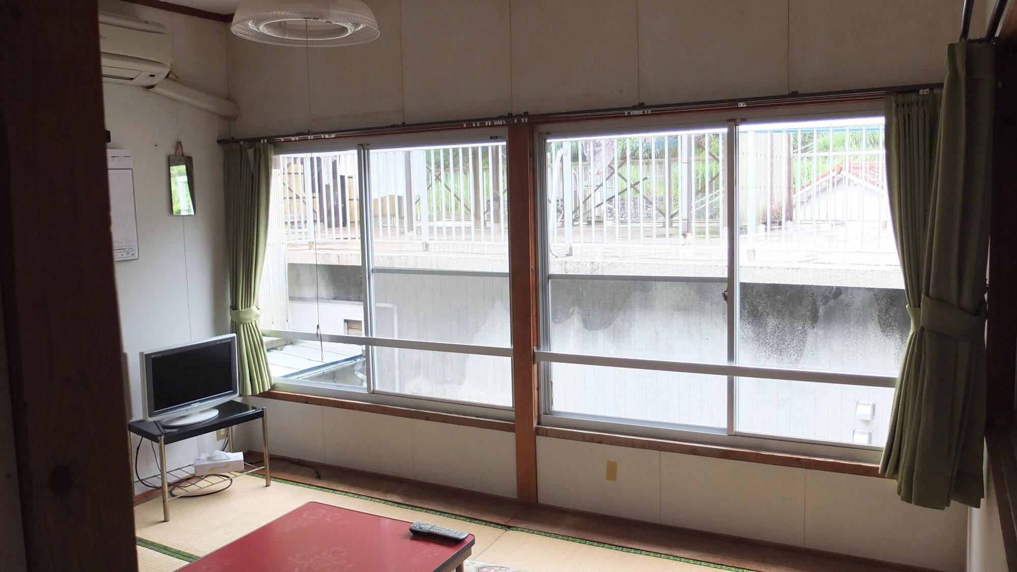 *[Guest room example/Japanese-style room (6 tatami mats)] Please relax in our tatami room♪