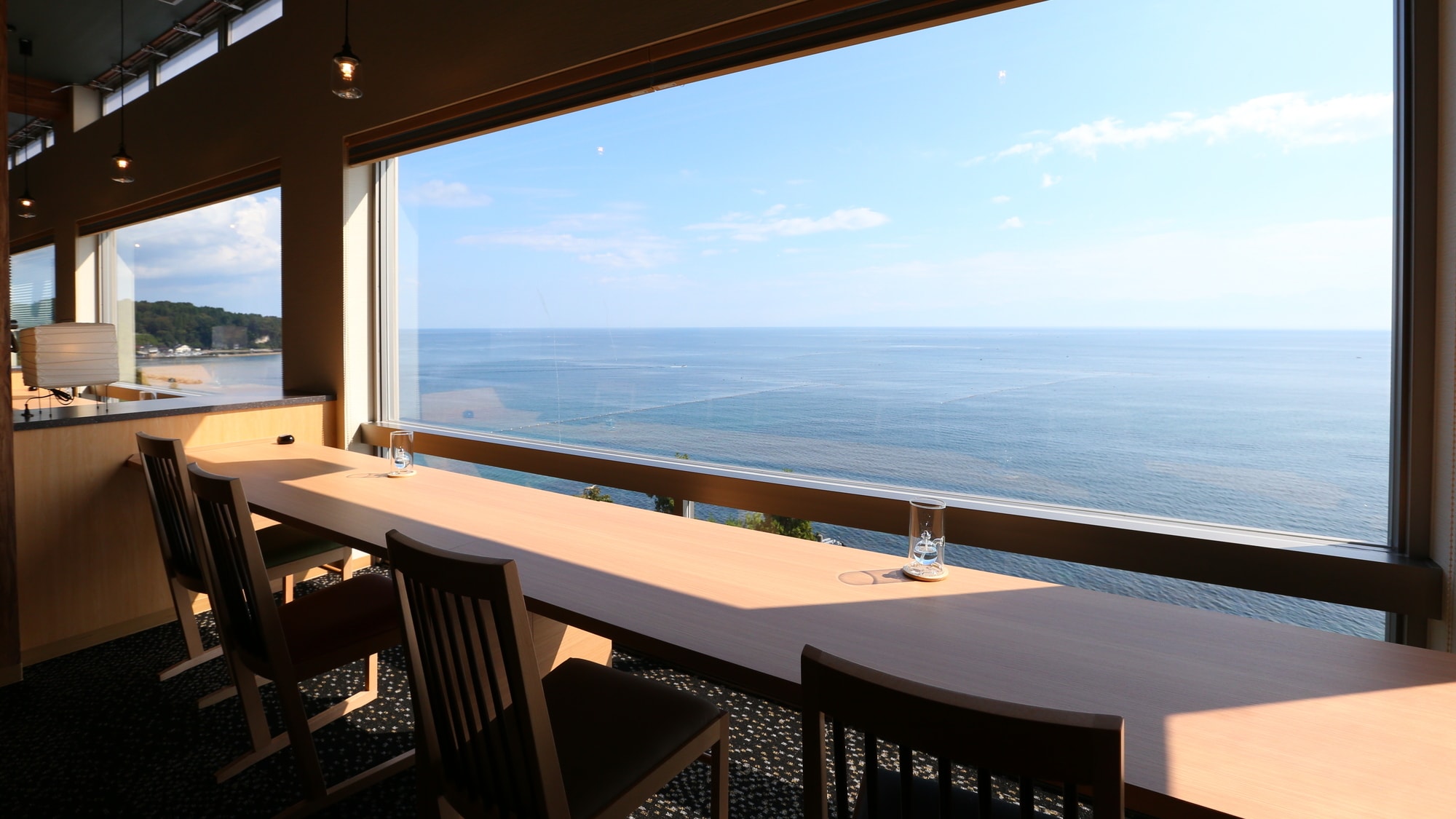 ★ Dining sea while looking at Toyama Bay