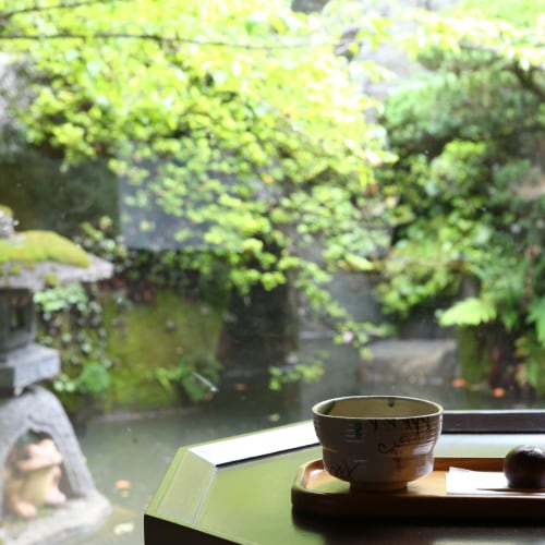 ■ [Special Room] Take a break with matcha and sweet tea.