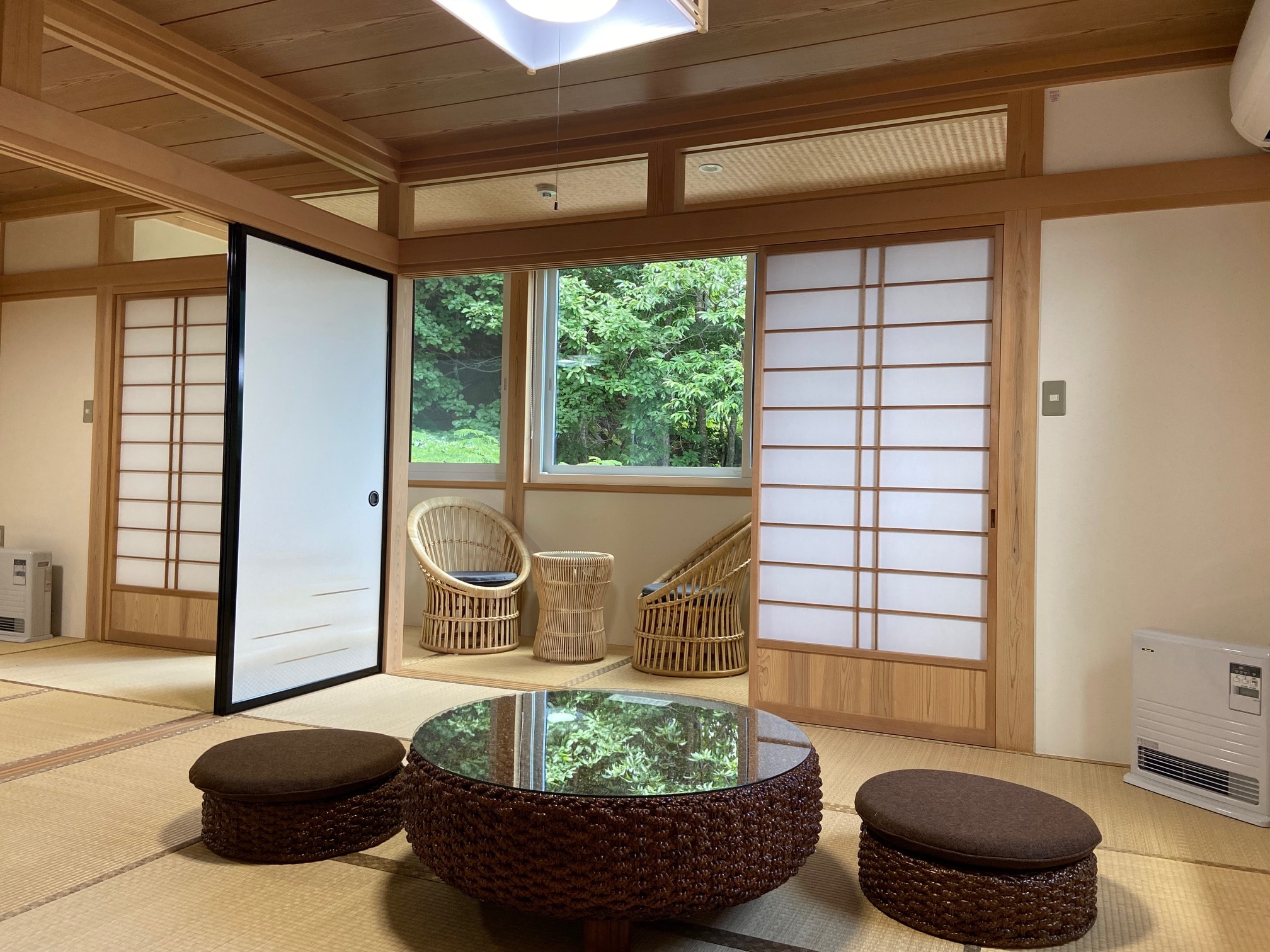 Annex (prayer hall) special room "8 tatami mats + 6 tatami mats + 2 tatami mats veranda + washroom + toilet + bath"