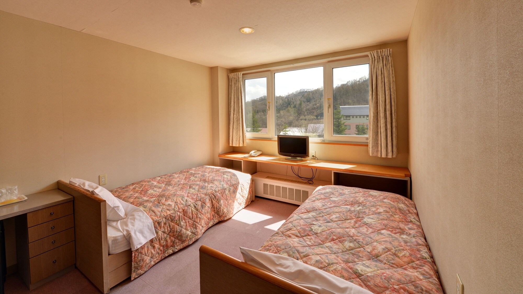 *[ห้องทวินสไตล์ตะวันตก] ตัวอย่างพร้อมห้องครัวขนาดเล็ก/แนะนำสำหรับผู้ที่ต้องการเพลิดเพลินกับการเล่นสกีและสโนว์บอร์ดในราคาที่เหมาะสม◎