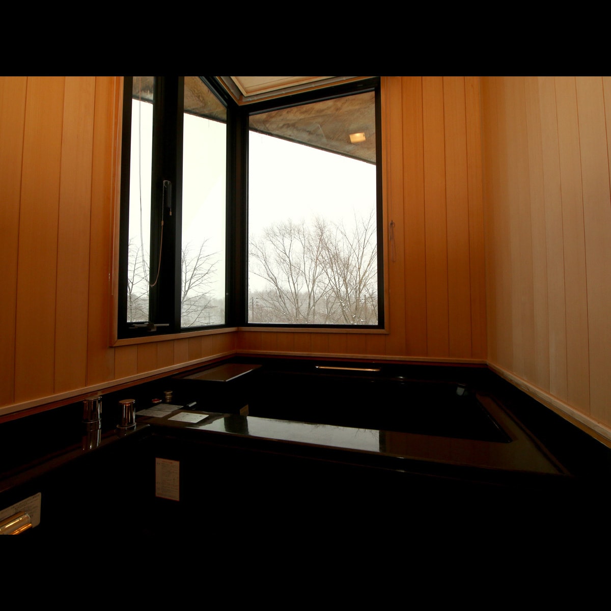 [Special room *with panoramic bath] You can see the nature of Urabandai from the bath.