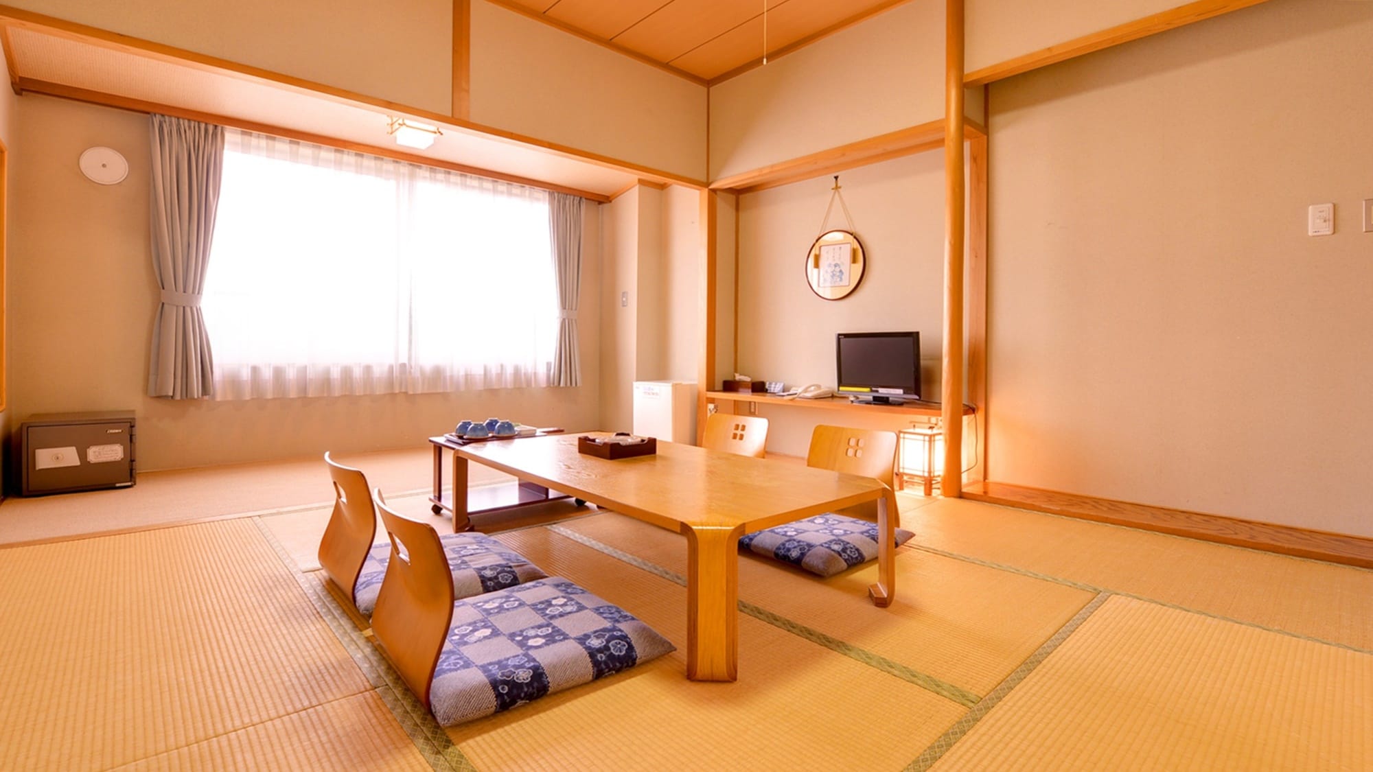 * Japanese-style room 10 tatami mats (example of guest room)