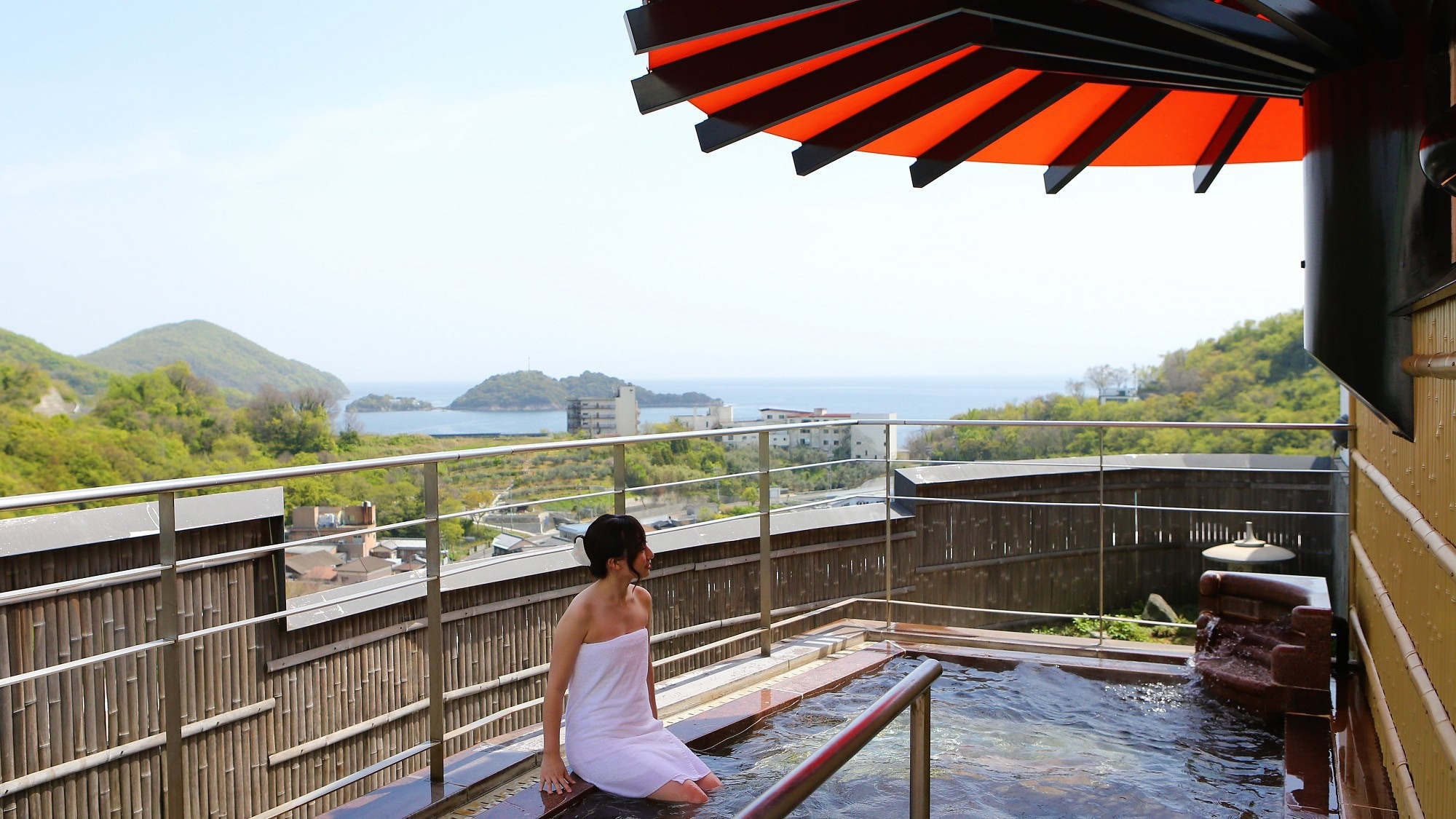 If the weather is nice, you can see the starry sky from the open-air bath on the roof.
