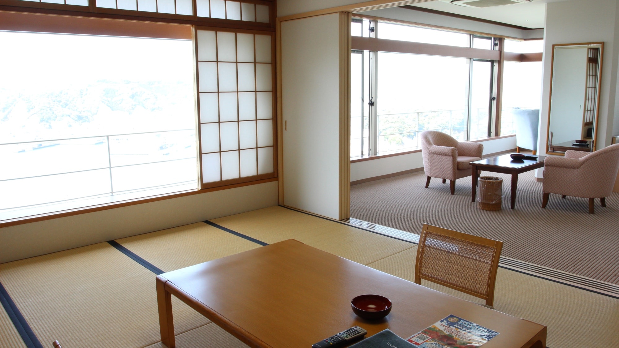 Yamajokan corner room Japanese-Western style room