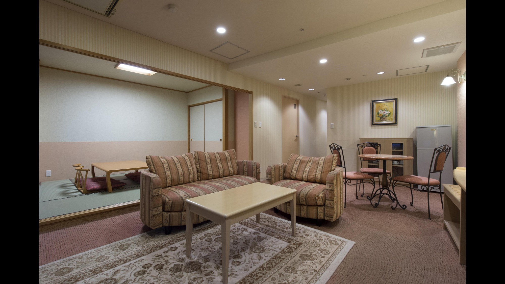■Modern Japanese-Western room with living room■