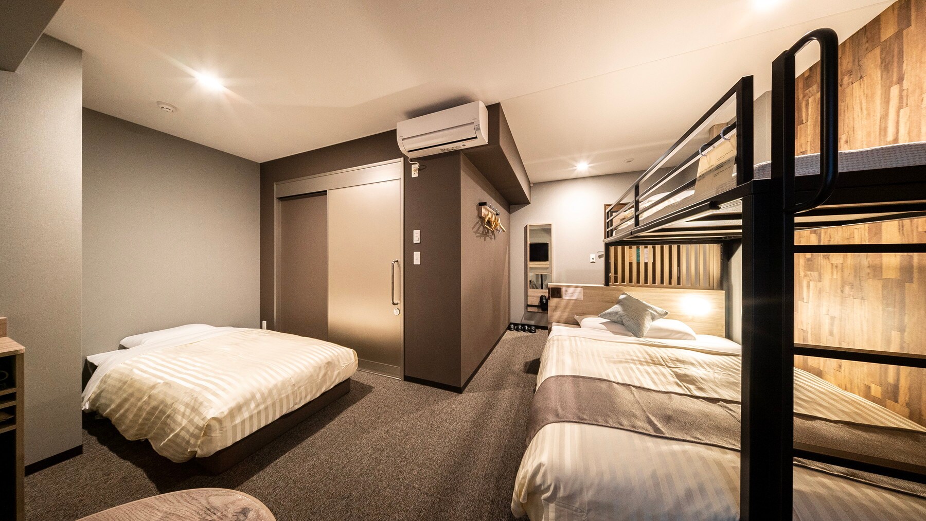 This room can accommodate a maximum of 4 people. *This includes children sharing beds.