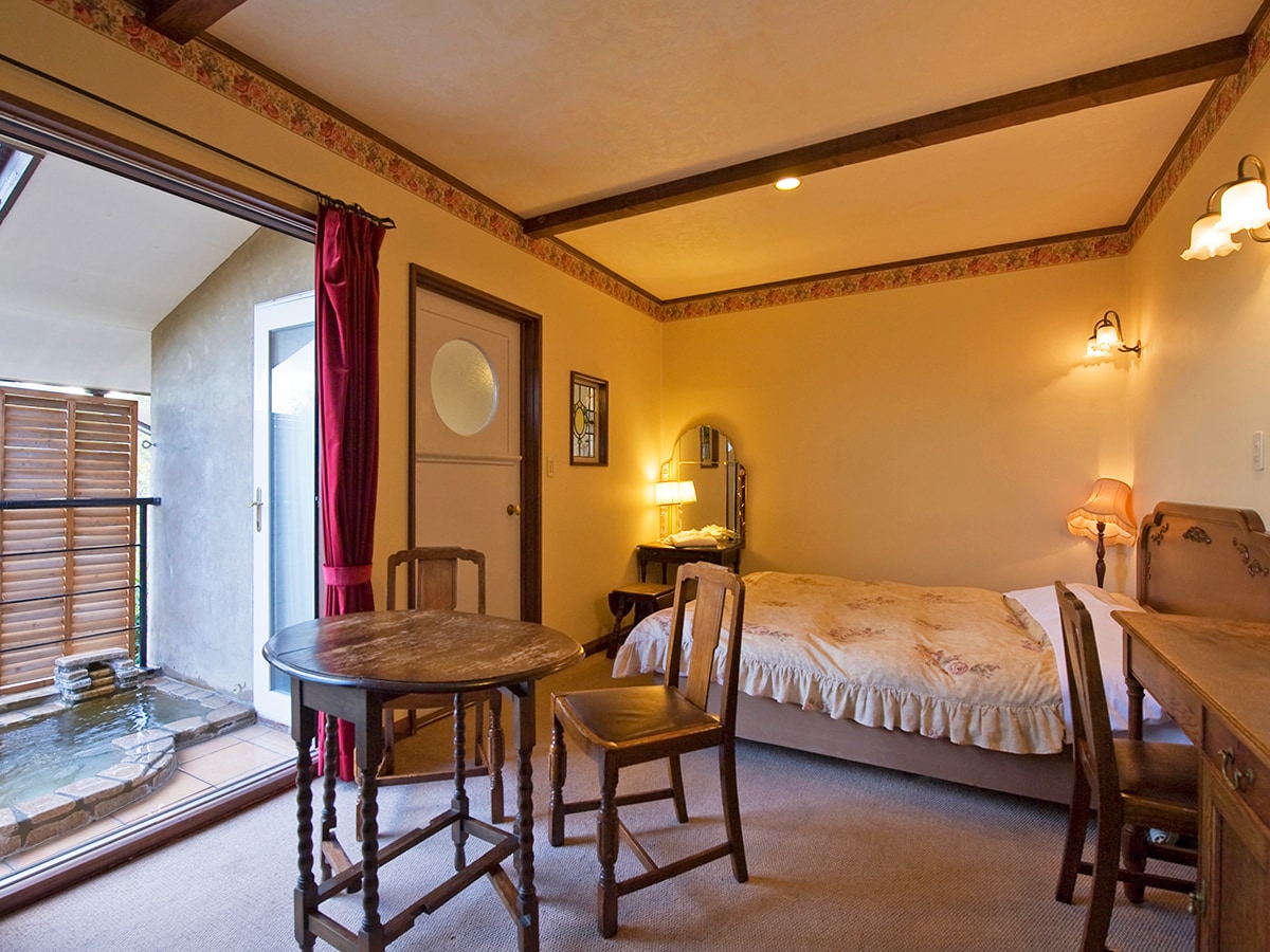 [Room 305] Wide corner with open-air bath Twin with sofa