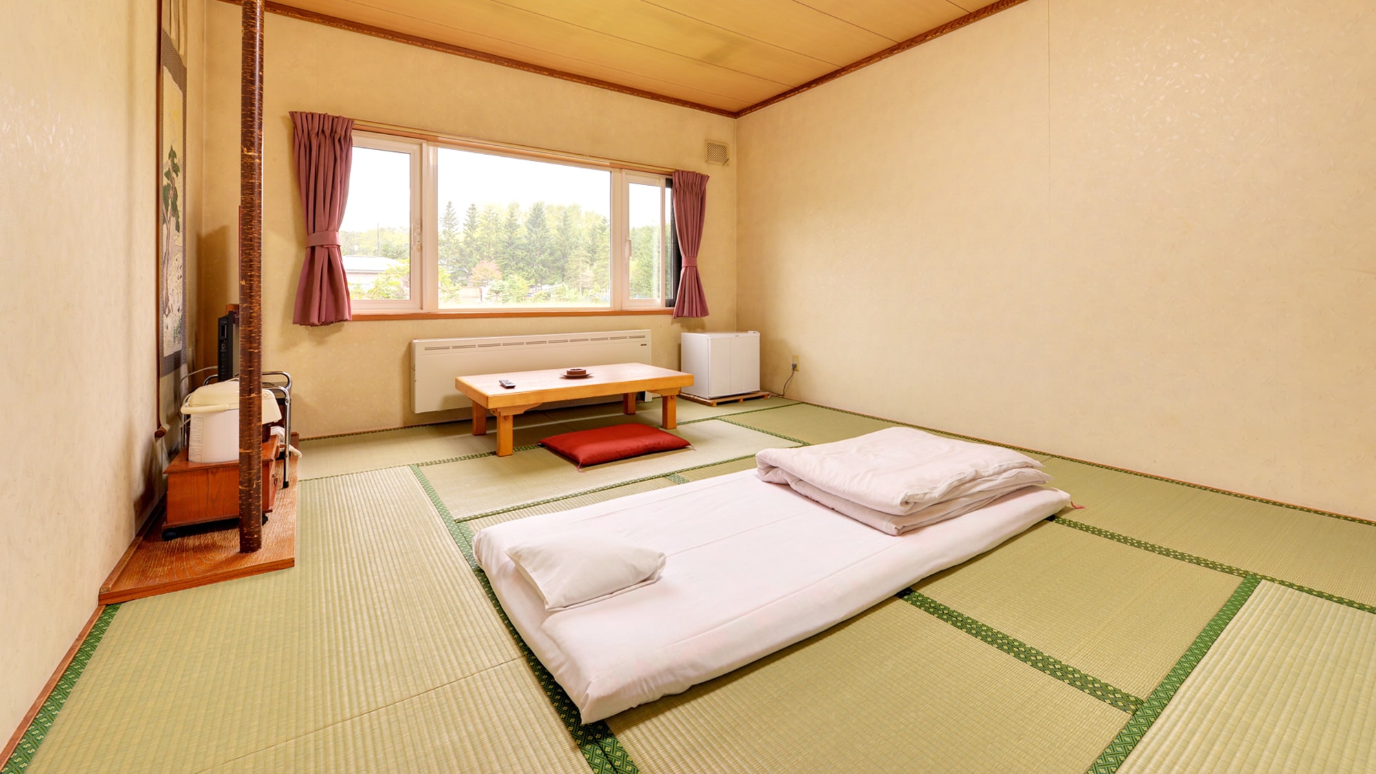 * Japanese-style room with 8 tatami mat toilet (example of guest room) / Japanese-style room where you can relax. Open the window and feel the comfortable Hokkaido breeze.