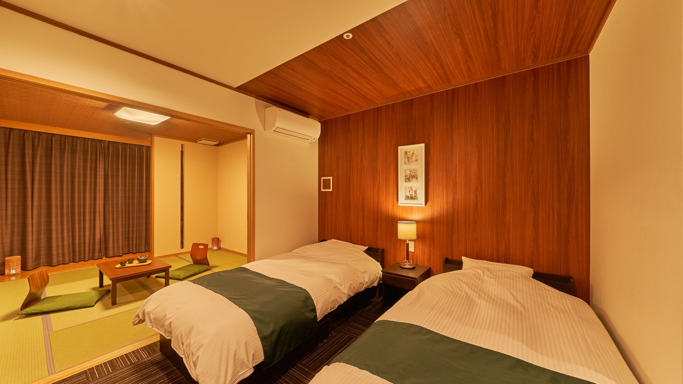 Standard Japanese-Western style twin room with open-air bath *Example of guest room
