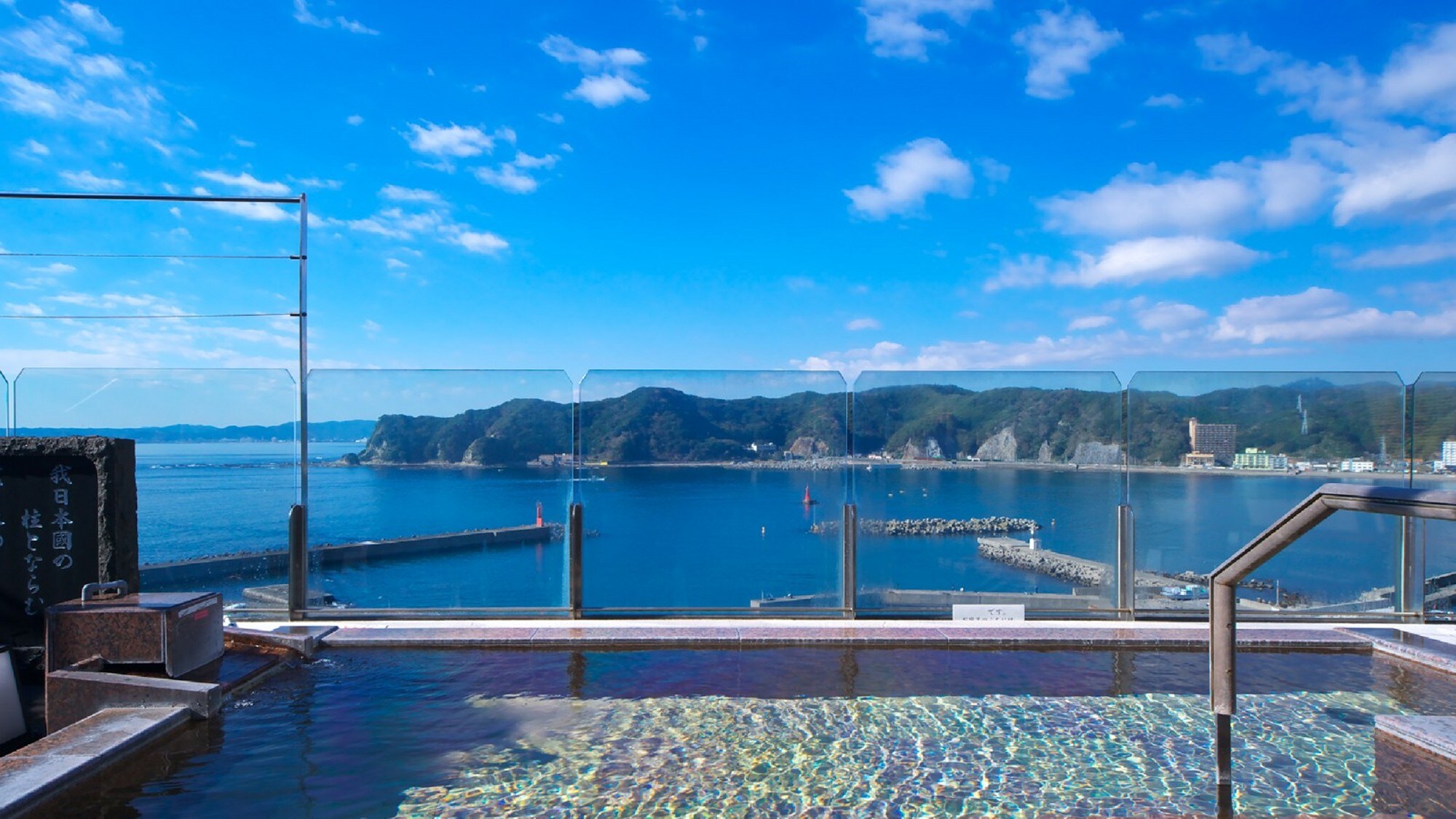 [Sky Garden Bath/Seigan no Yu] Enjoy the ever-changing scenery to your heart's content while soaking in the hot spring.
