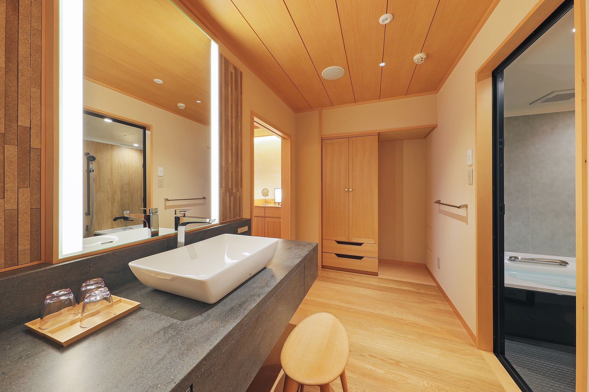 三人床現代日式房間：洗手間