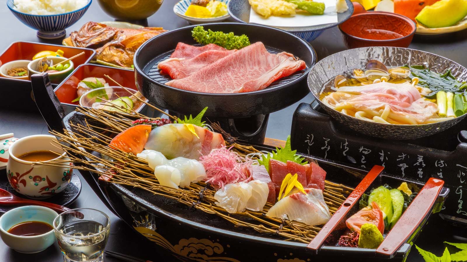 เนื้อวากิวดำย่าง "ฮัตสึมะวากิว" และคอร์สไคเซกิปลาท้องถิ่น