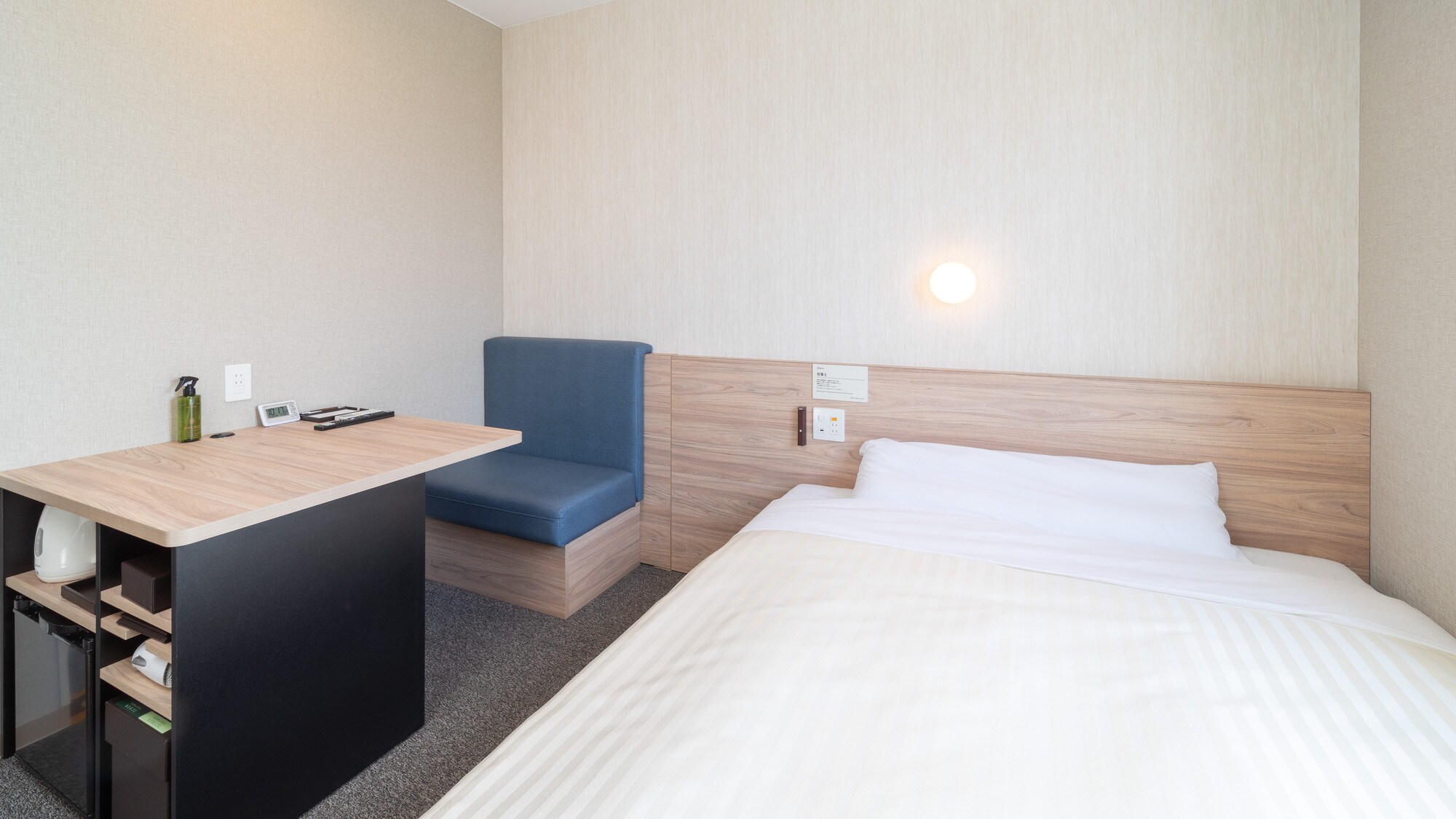 You can relax in the spacious bed.