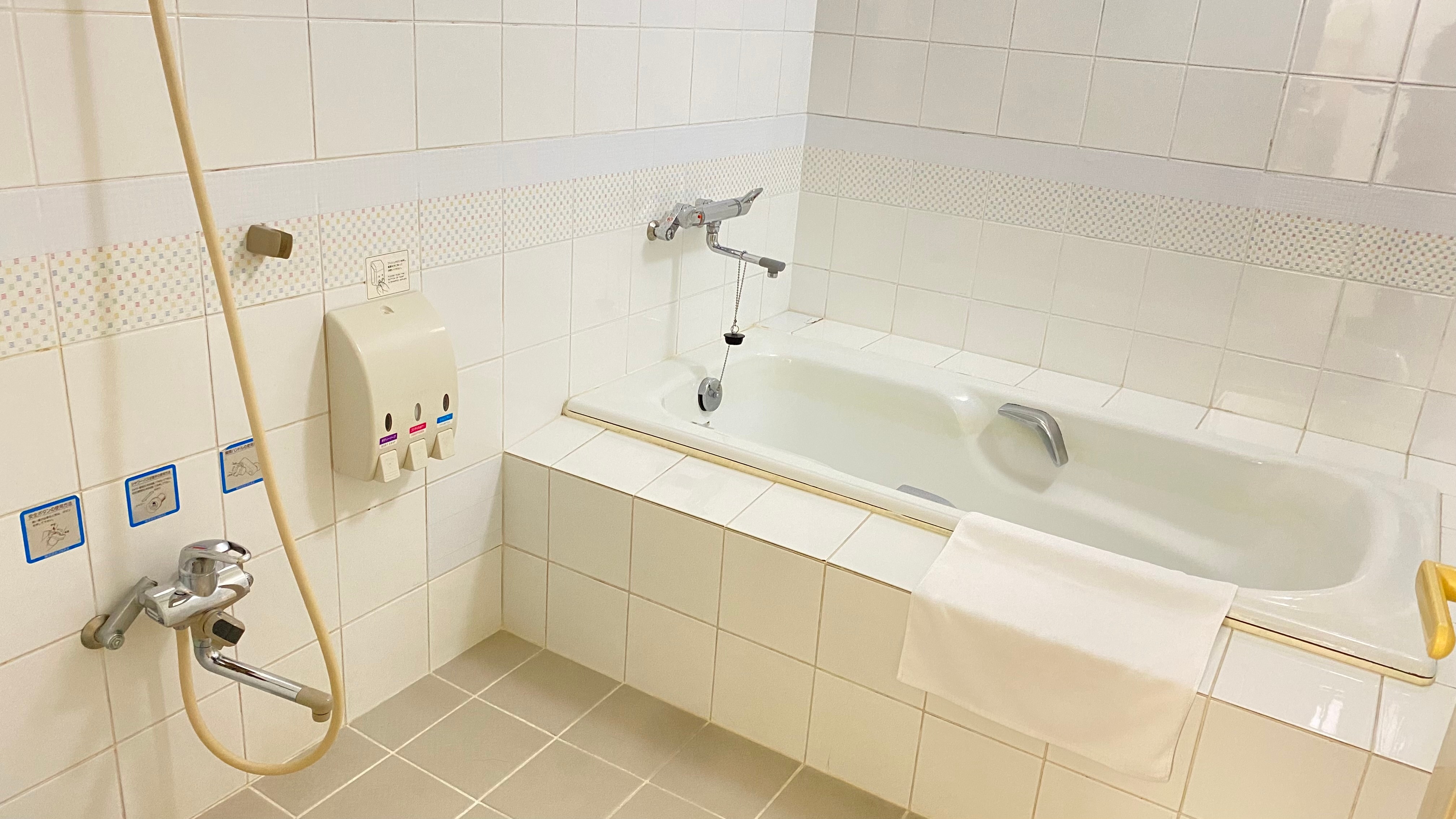 This is the bathroom in the 5th bedroom. It is spacious and easy to use.