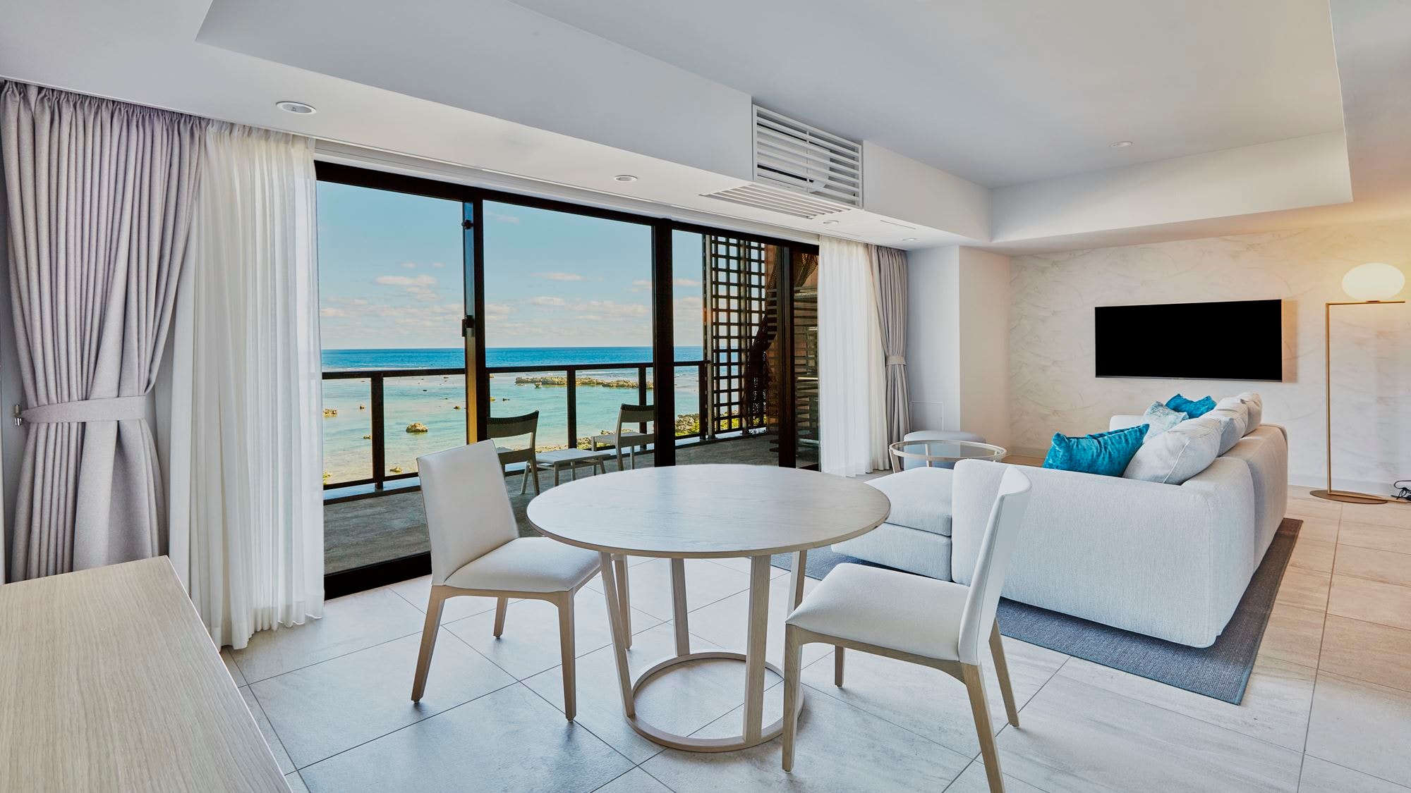 [Deluxe Suite (56 square meters/2nd-4th floors) <Ocean View>]