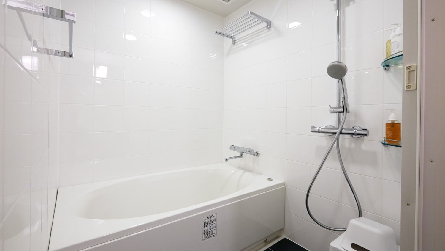 Bathtub / deluxe double / twin room that can be flushed