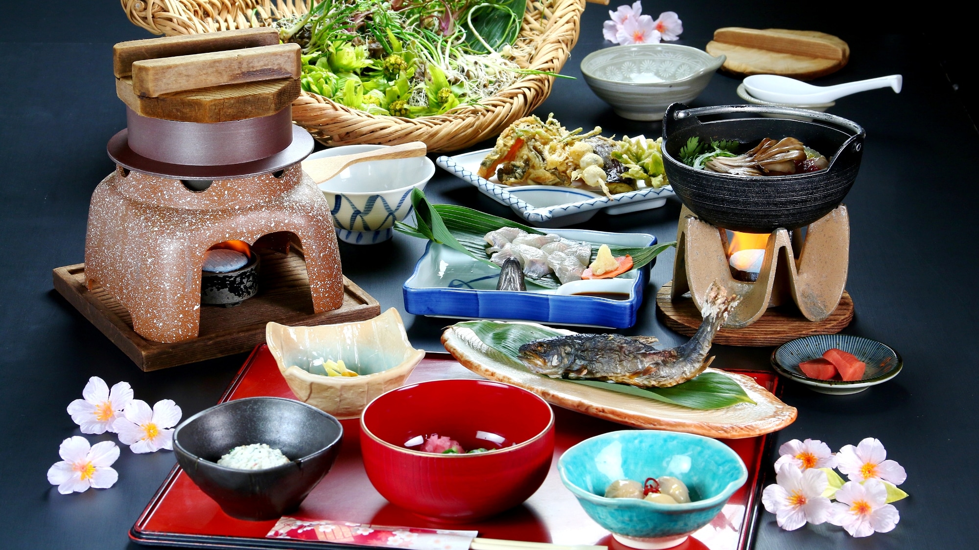 [Meals] Supper. We offer delicious dishes that make the best use of seasonal mountain products, such as abundant wild plants and mushrooms.