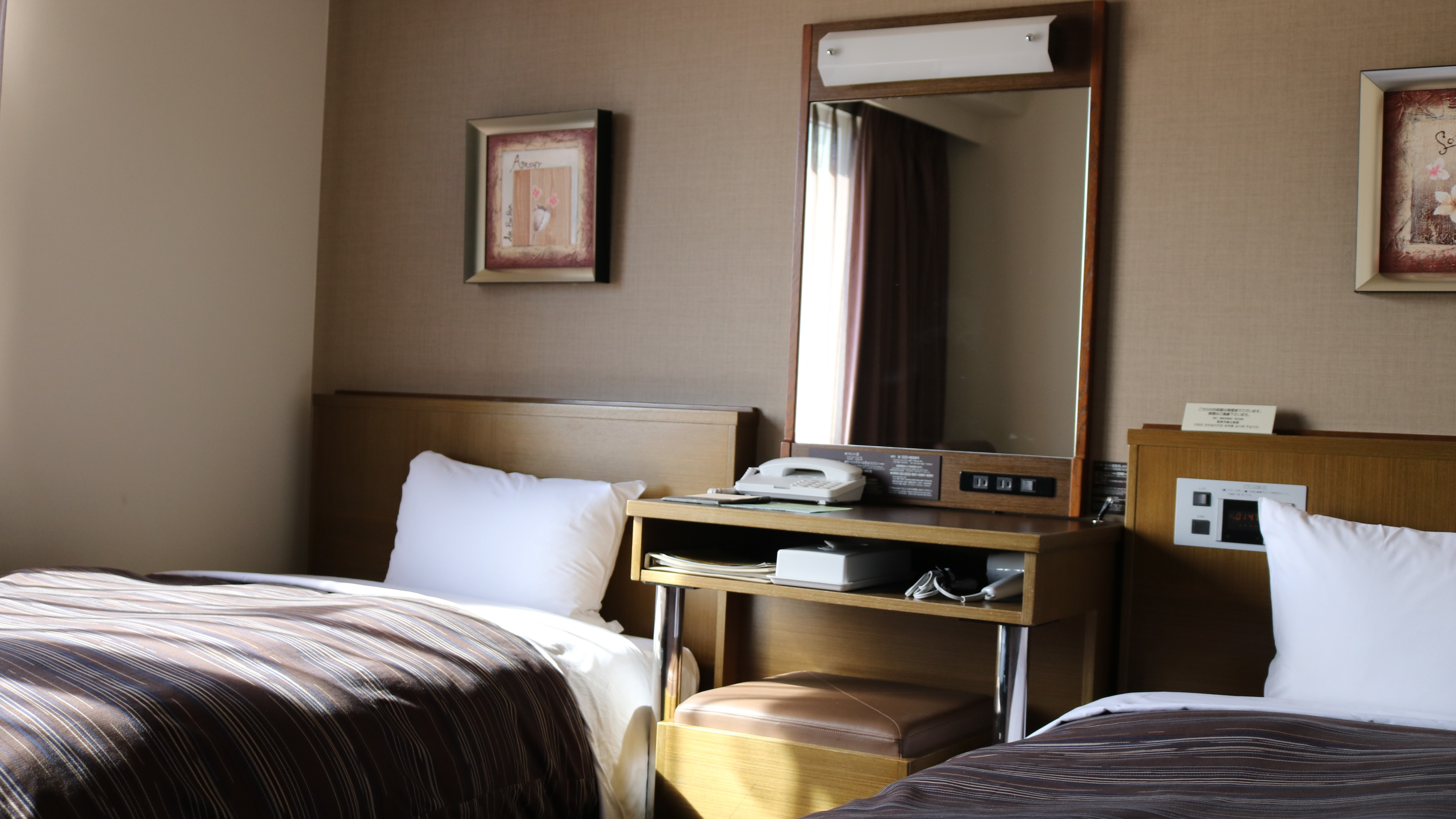 Standard Twin [Ukuran tempat tidur 105 & kali; 196 (cm)] Semua kamar dilengkapi dengan Wi-fi.WOWOW juga dapat dilihat secara gratis.