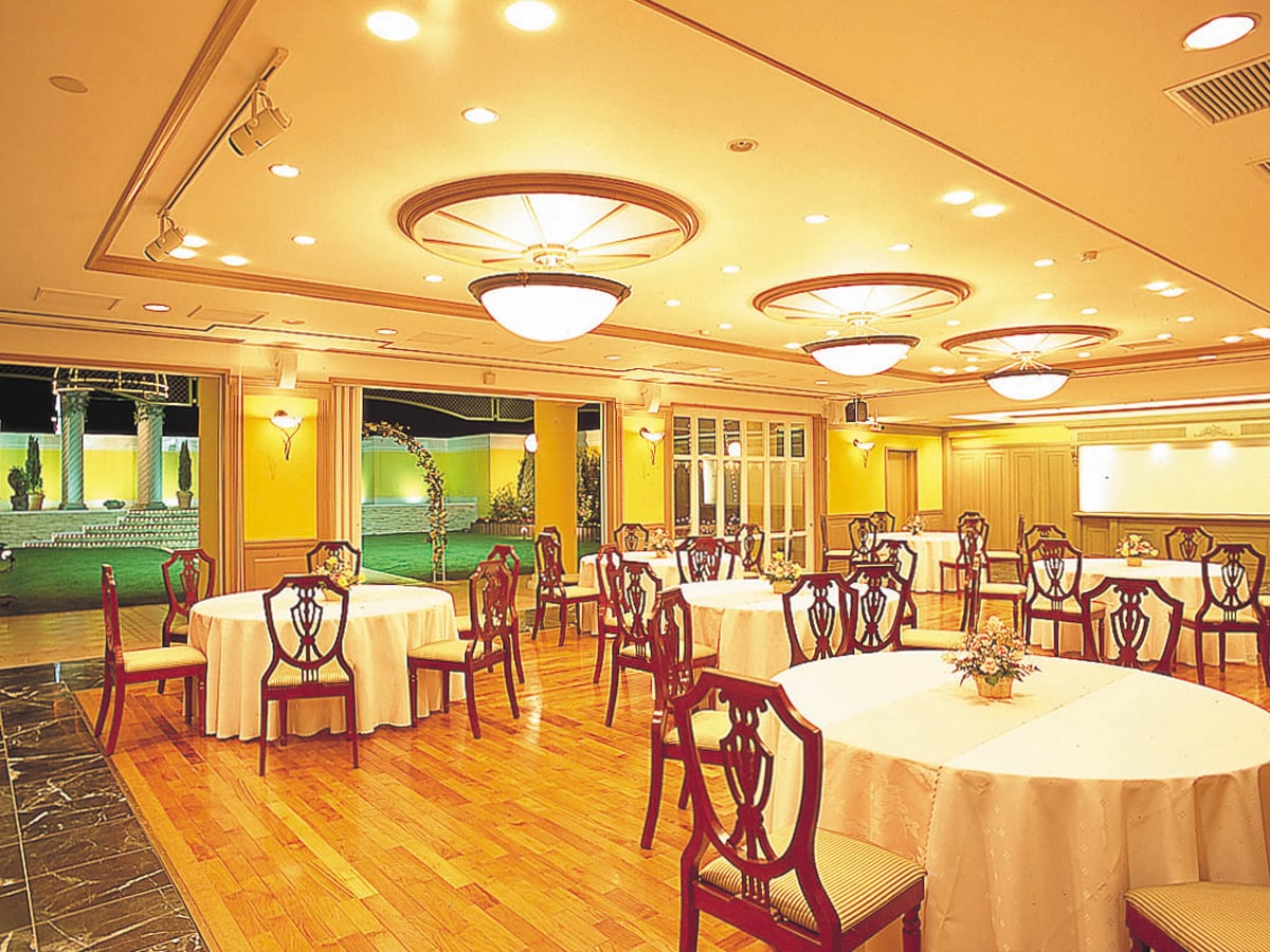 Soleil/Middle Hall