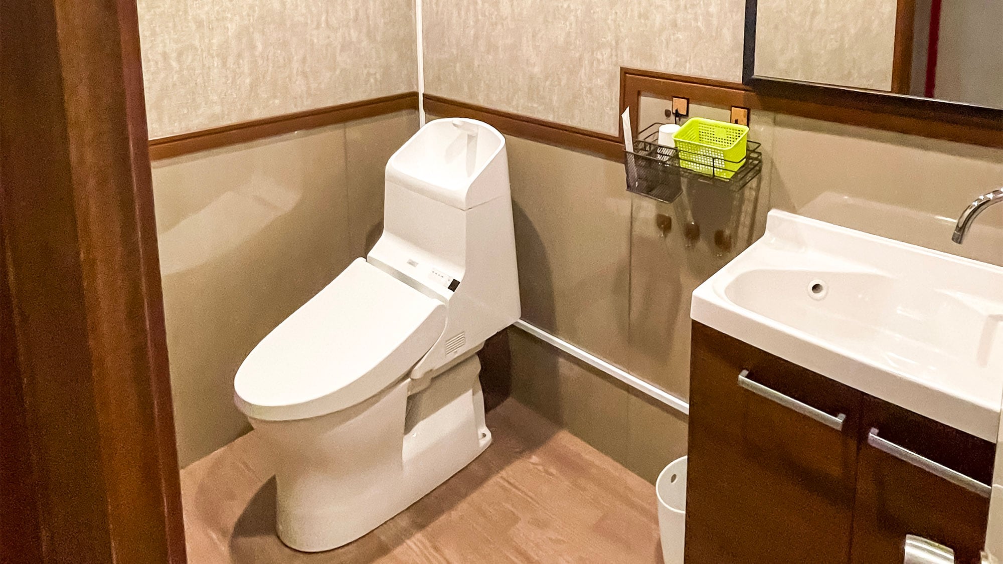 20-tatami Japanese-style room with toilet