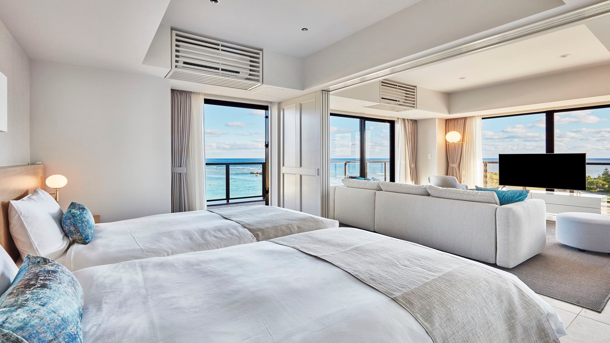 [Deluxe Corner Suite (60 square meters/2nd-4th floors) <Oceanfront>]