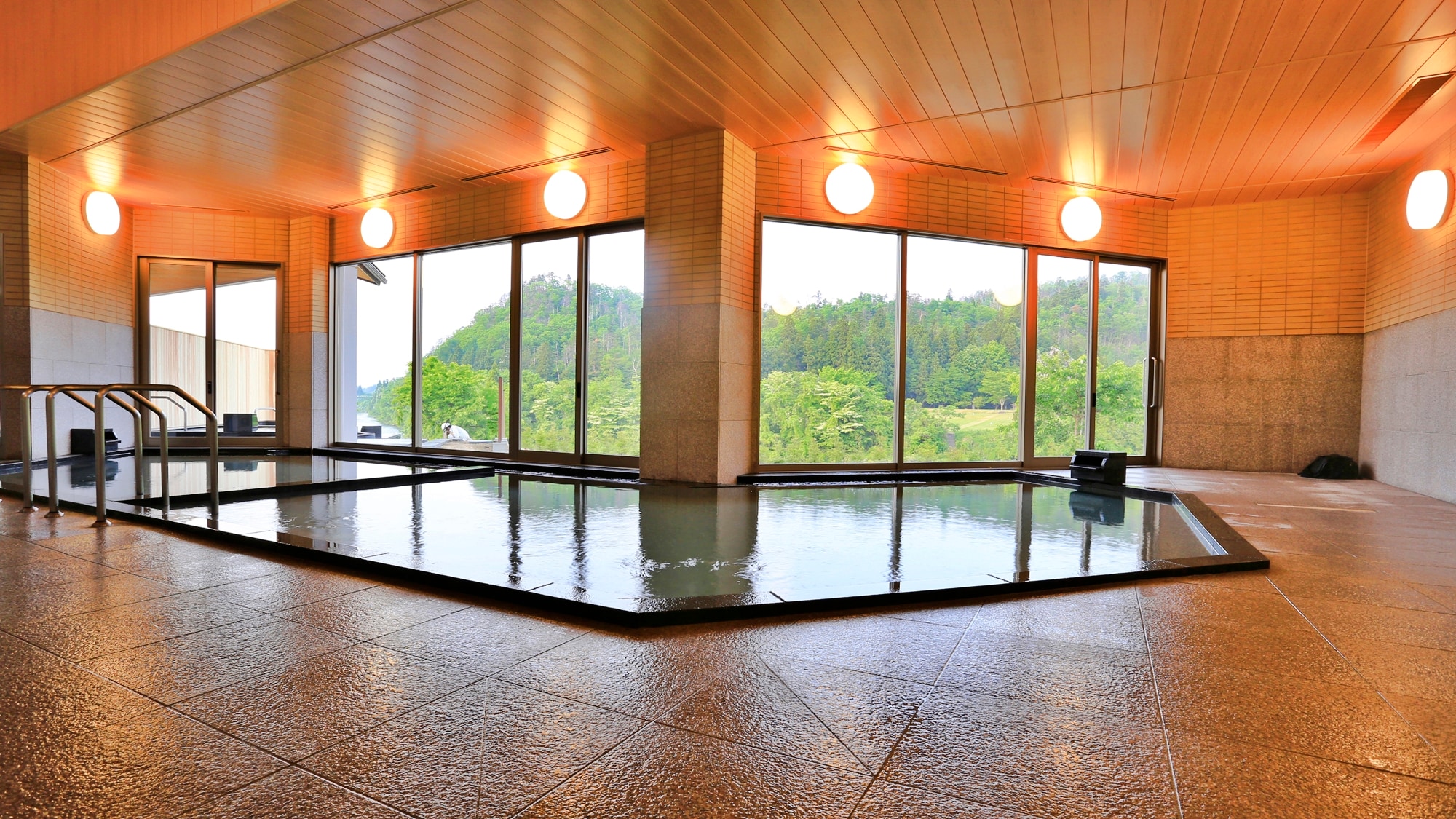 * Large communal bath (A zone)