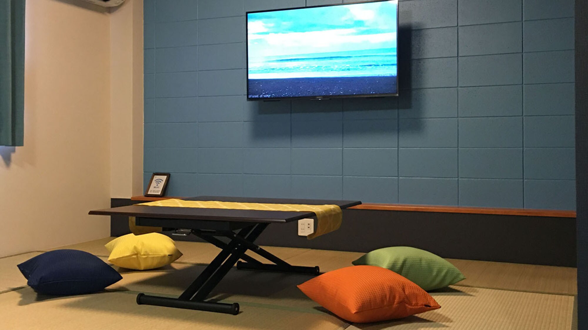・ 6 tatami mats Japanese-style room with adjustable height mini table is convenient ♪
