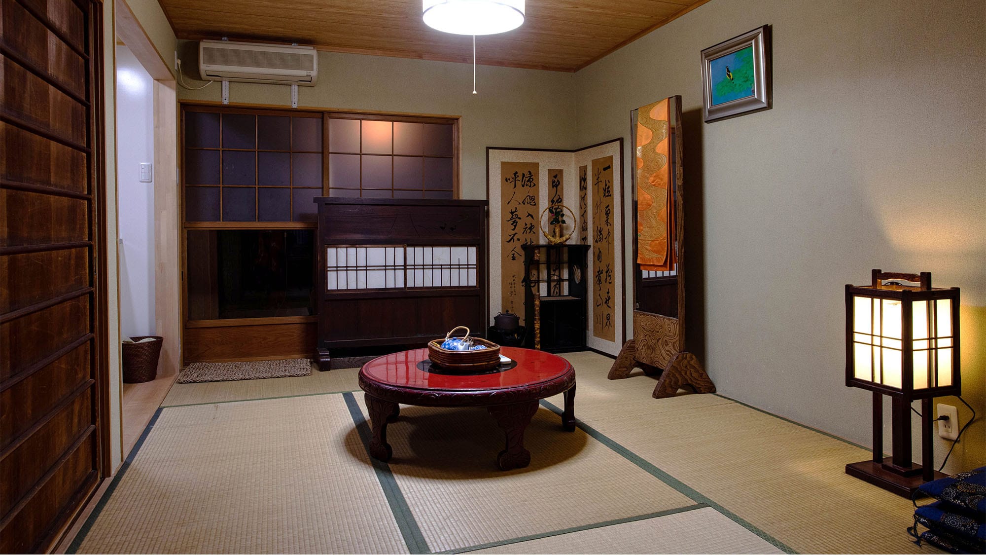 ・“Shizu”1F日式房间有一张圆桌
