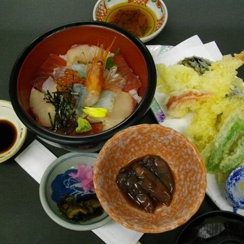 □ Seafood bowl and tempura