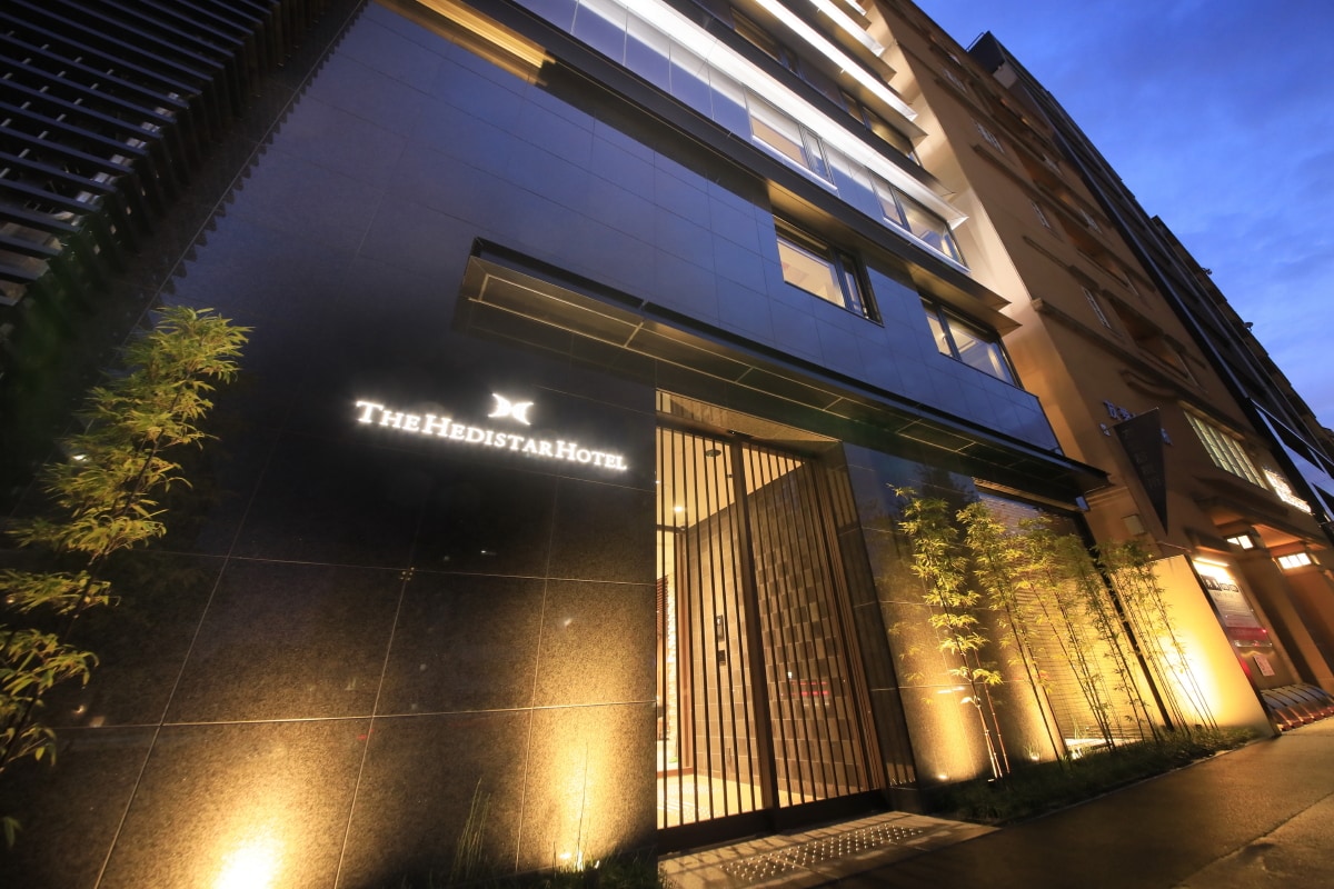 [Exterior] A hotel where you can feel Kyoto, standing along Horikawa-dori, a main street that runs north and south through Kyoto city.