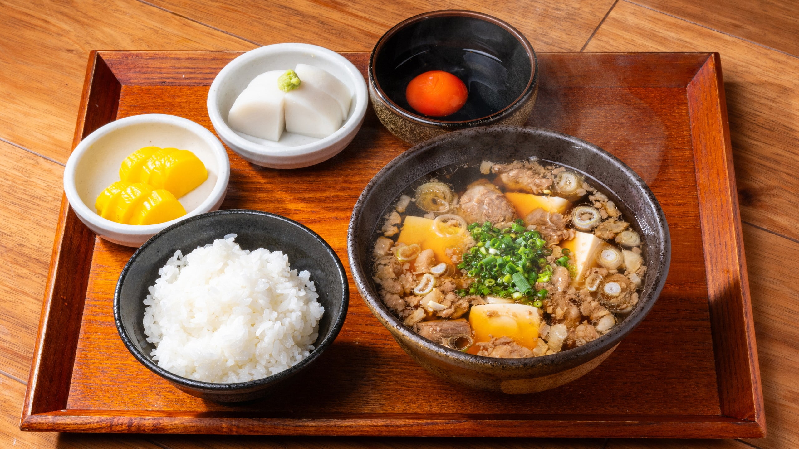 牛肉湯（200公克）+「最大錦鯉蛋」蓋飯