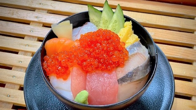 [Breakfast] Gorgeous seafood rice bowl (example of serving) (contents may change depending on the season)