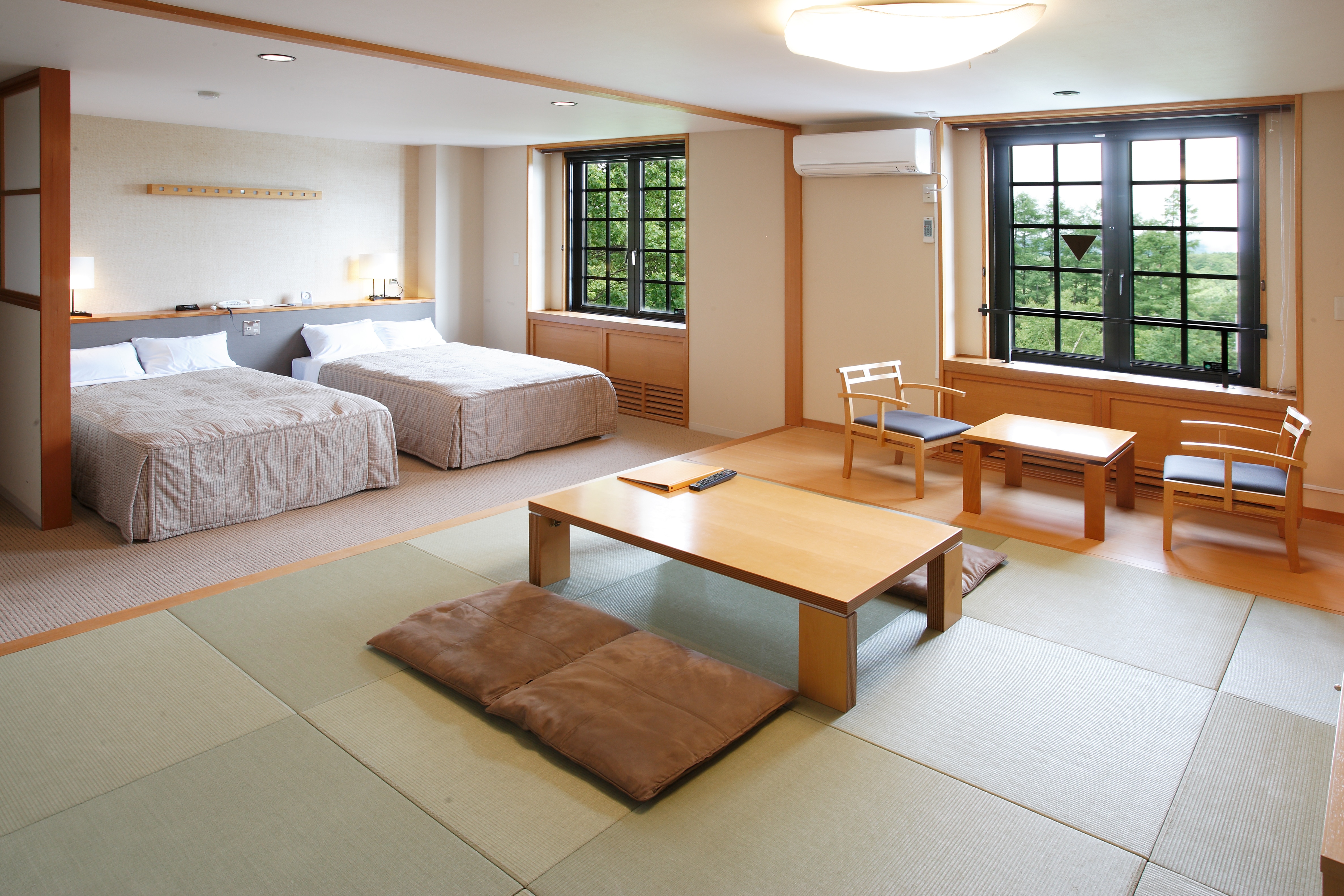 Japanese-Western room (2-4 people)