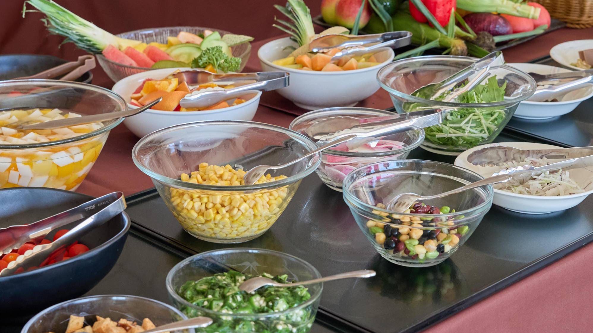 ・Morning Buffet: Uses local ingredients and fresh vegetables.