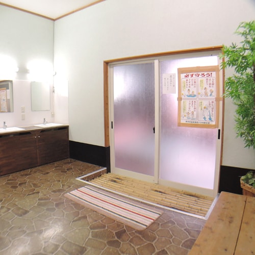 *[Dressing room] We strive to maintain a clean feeling.