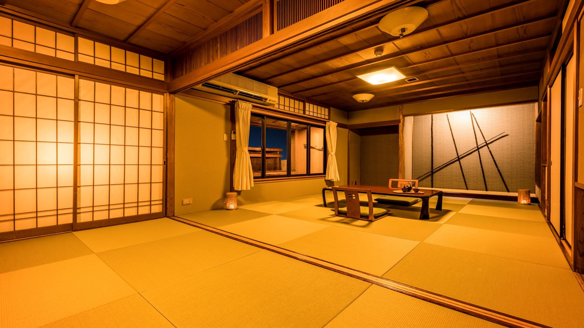 2 Japanese-style rooms with superior open-air bath * Example of guest room