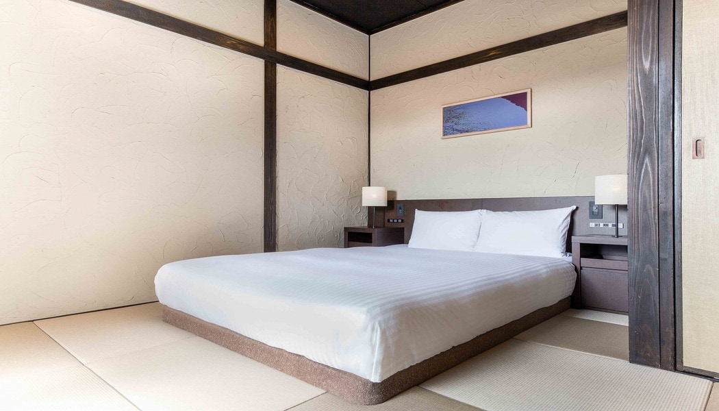 [Room with semi-open-air bath] Japanese-Western style standard double (6 tatami mats / 24 ~ 29㎡)