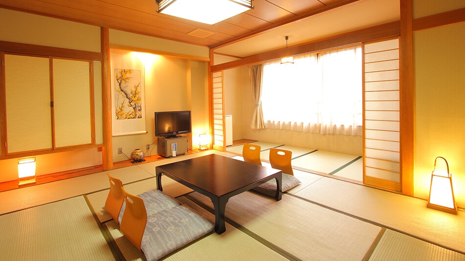 Japanese-style room 10 tatami mats + wide rim 2 tatami mats