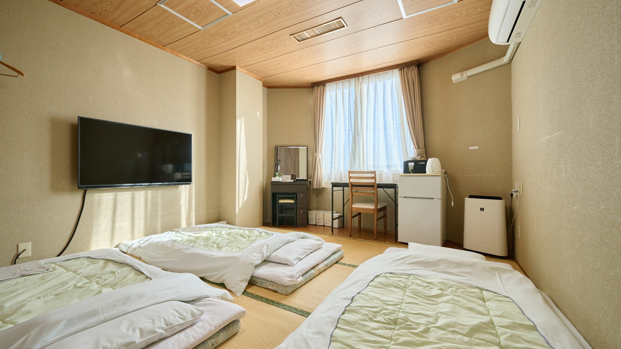 Japanese-style room B/9 tatami mats ■ Separate bathroom and toilet
